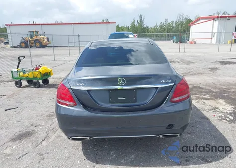 2015 Mercedes-Benz C 300 4Matic/Luxury 4Matic/Sport 4Matic из США, поврежденный, VIN 55SWF4KB0FU023429